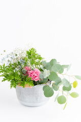 バケツに入れた花