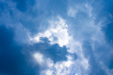 Fototapeta premium Blue sky with contrasting white clouds