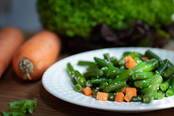 String bean and carrot salad