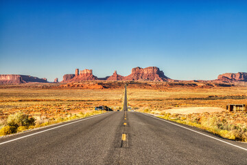 Fototapeta na wymiar Road to Monument Valley during a Sunny Day, Border of Utah and Arizona