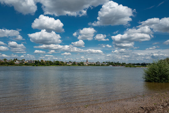 Blick auf K&ouml;ln Ensen von Rodenkirchen aus