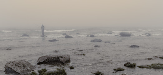 Fischer im Nebel am Kap Arkona auf der Ostseeinsel Rügen
