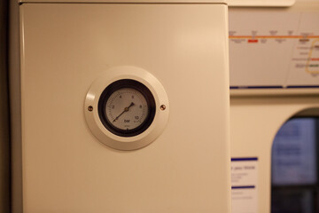 Tube pressure gauge
