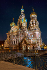 Fototapeta na wymiar San Pietroburgo di Notte.