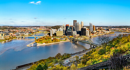 Panorama of Downtown Pittsburgh, known as the Golden Triangle. Pennsylvania, USA - obrazy, fototapety, plakaty