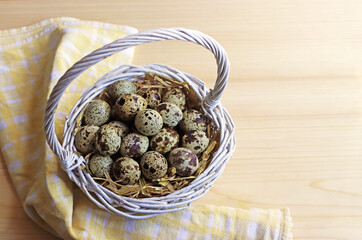 basket with quail eggs standing on a table