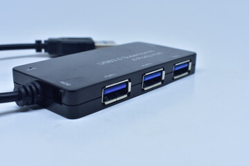 hub 4 port usb 3.0 superspeed black 5 volt power with white background
