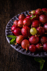 Stachelbeeren auf Teller