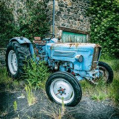 vieux tracteur agricole