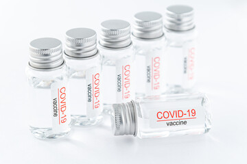 Fototapeta na wymiar 新型ウイルスのワクチン