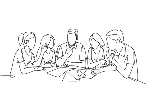 One single line drawing of young startup founders brainstorming innovation ideas in a meeting at the office. Business presentation concept continuous line draw design vector graphic illustration