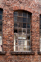 Fenster Fabrik Durchblick Vintage Lost Place Fassade Durchblick Backstein Deutschland Industrie Raster Metall kaputt matt Fassade Wand Gebäude Licht Mauer Bauwerk Scheiben Stil Hintergrund Vintage