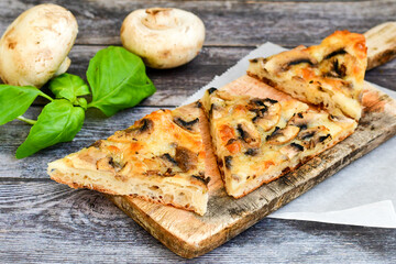  Mushroom italian  roman  style pizza.   Parmesan cheese,  cream, olives , , garlic, mushrooms,  tomato sauce 