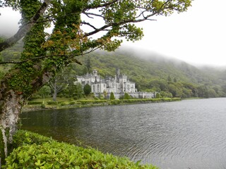 Obraz premium The Misty Connemara Mountains and Kylemore Abbey near Galway Ireland