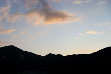 Couché de soleil sur les Montagnes et crêtes du Sancy en Auvergne. Graphique background. Paysage du Massif du Sancy dans la chaîne des puys en France. Patrimoine mondial en Europe.