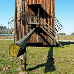  zbudowany w 1836 roku mlyn wiatrak typu kozlak stojacy w miejscowosci jurowce na podlasiu w polsce © Jacek Sakowicz