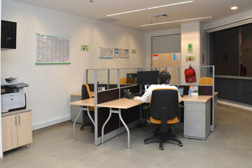 Oficina con Empleado 