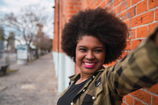 Afro American latin woman taking a selfie.