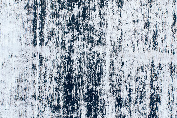 Black discontinuous stripes on a white background.