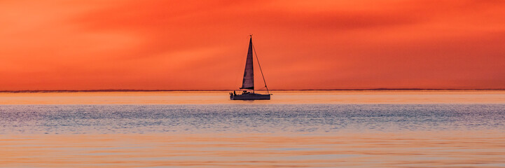 Segelboot auf dem meer