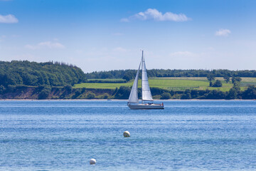 Segelboot auf der Ostsee vor Eckernf&ouml;rde