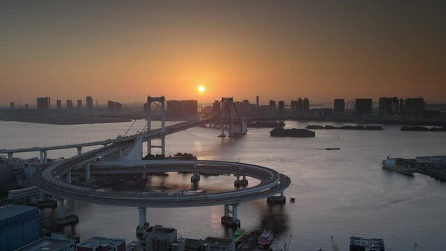 Back and forth timelapse of Rainbow Bridge, Tokyo, Japan
