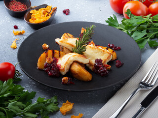 Grilled cheese with pumpkin, nuts and honey