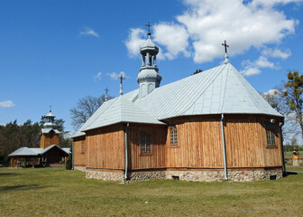 sanktuarium matki boskiej bartnickiej wraz z drewnianym kosciolem katolickim w miejscowosci grabowo swiete miejsce na mazowszu w polsce © Jacek Sakowicz
