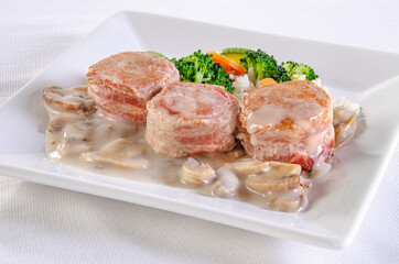 Filet mignon using pork steaks
Tasty meat plate with mushroom sauce