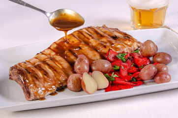 Marinating a rack of roasted pork ribs
Adding barbecue sauce to cooked spare ribs