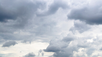 Wolken am Himmel grau