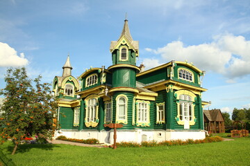 Fototapeta na wymiar House of Folk Art and Crafts in Gorokhovets, Vladimir Region, Russia