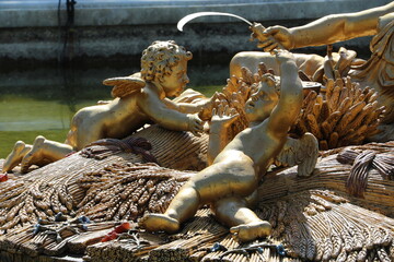Fontaine dans les jardins du Château de Versailles