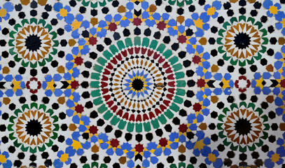 ISLAMIC ART IN MOROCCO. ISLAMIC PATTERNS IN CERAMIC, WOOD AND STONE.