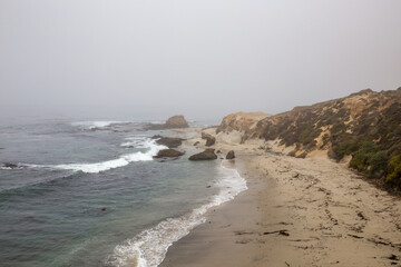 Fototapeta na wymiar Foggy coast in Big Sur, California