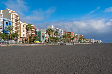 Fototapeta na wymiar Boulevard Avenida Maritima and the beach Playa del Malecon on La Palma, Canary Islands