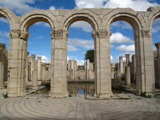 Fototapeta na wymiar MAKTHAR, TOWN IN TUNISIA. ANCIENT ROMAN TOWN OF MACTARIS