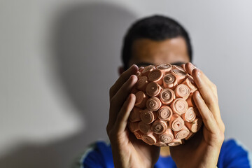 representation of the coronavirus in everyday life