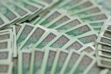 Banknoty 100 PLN, polskie pieniądze.