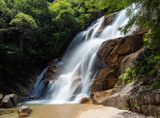 Obraz premium 広島県大野町 妹背の滝 waterfall 涼しい透明感