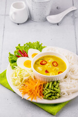 Thai rice noodle with curry sauce