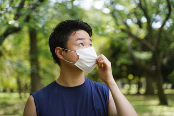 夏のマスクは暑い