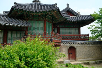 Fototapeta na wymiar Seoul South Korea - Gyeongbokgung Palace area with traditional outhouses