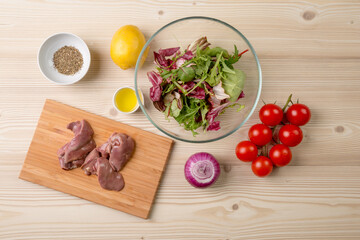 Warm salad with chicken giblets