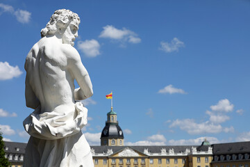 Statue vor Karlsruher Schloss