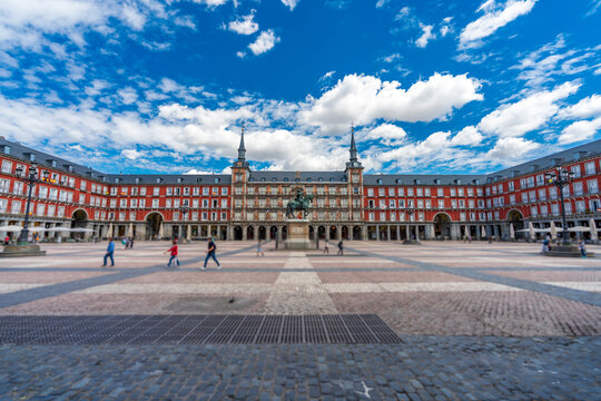 Madrid Mayor plaza with few blurred tourists