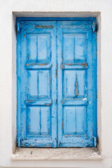 verschoten oude rustieke blauwe deur op het eiland Santorini Griekenland,