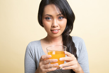 Young Asian woman drink orange juice.