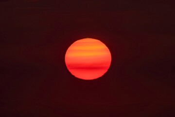 Das Licht der roten Morgensonne