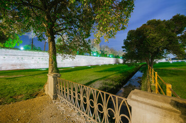 Fototapeta na wymiar Nightview of the The famous Lucca city walls, intact from Renaissance era, Tuscany, Italy